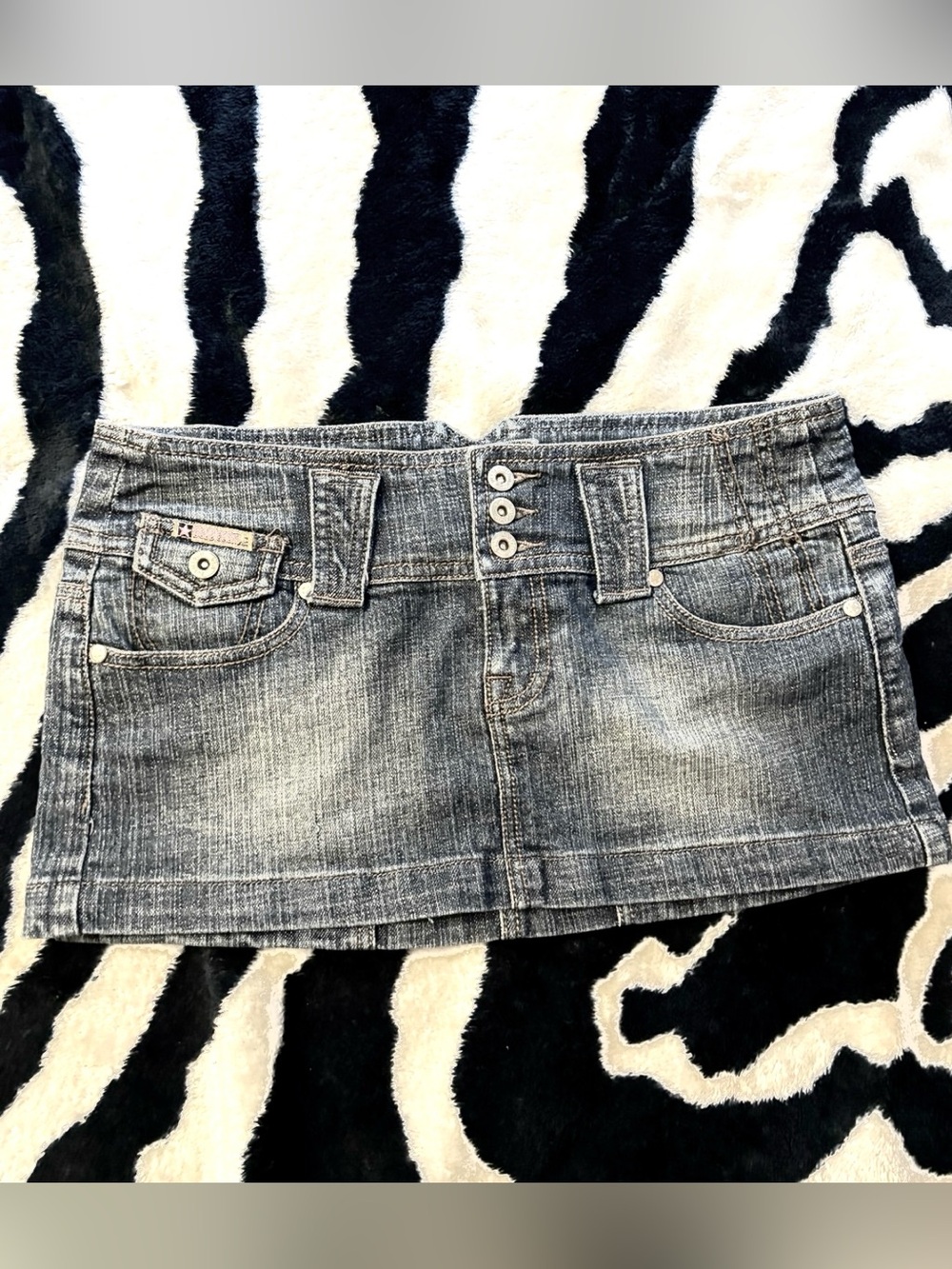 Vintage bubblegum denim mini skirt Triple button